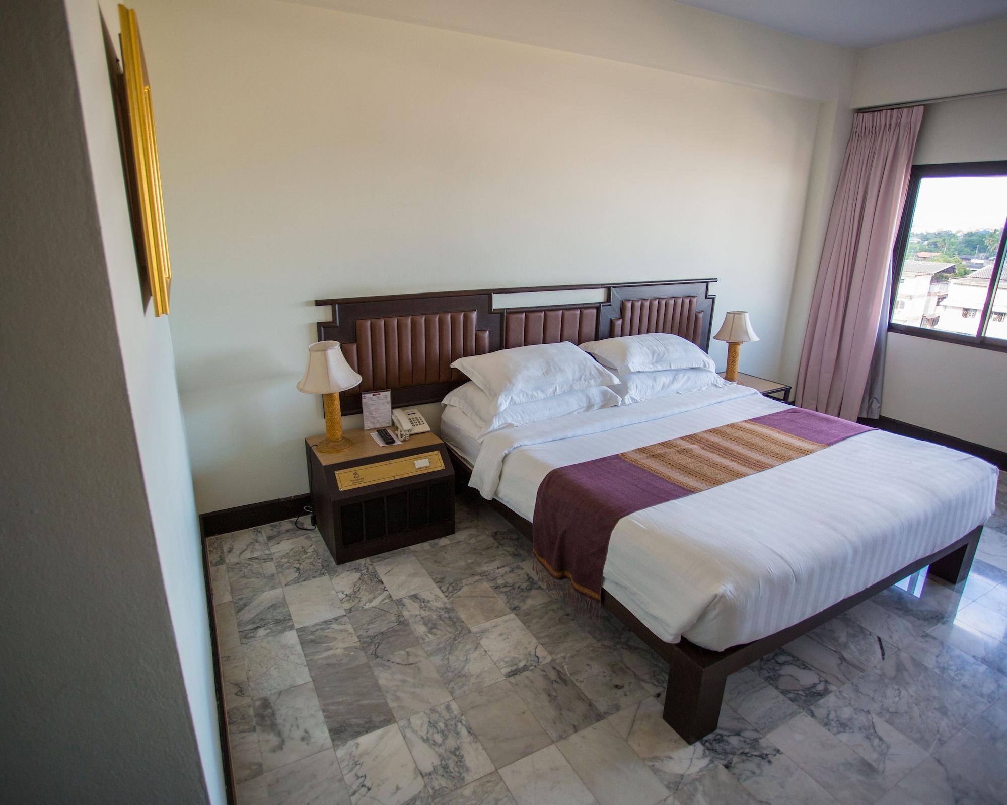Seeharaj Hotel Uttaradit Exterior photo