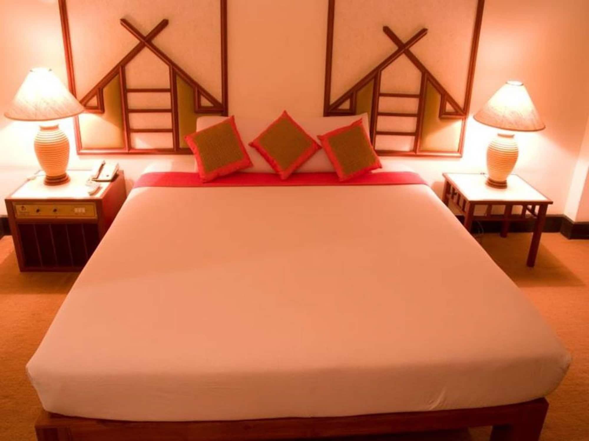 Seeharaj Hotel Uttaradit Exterior photo