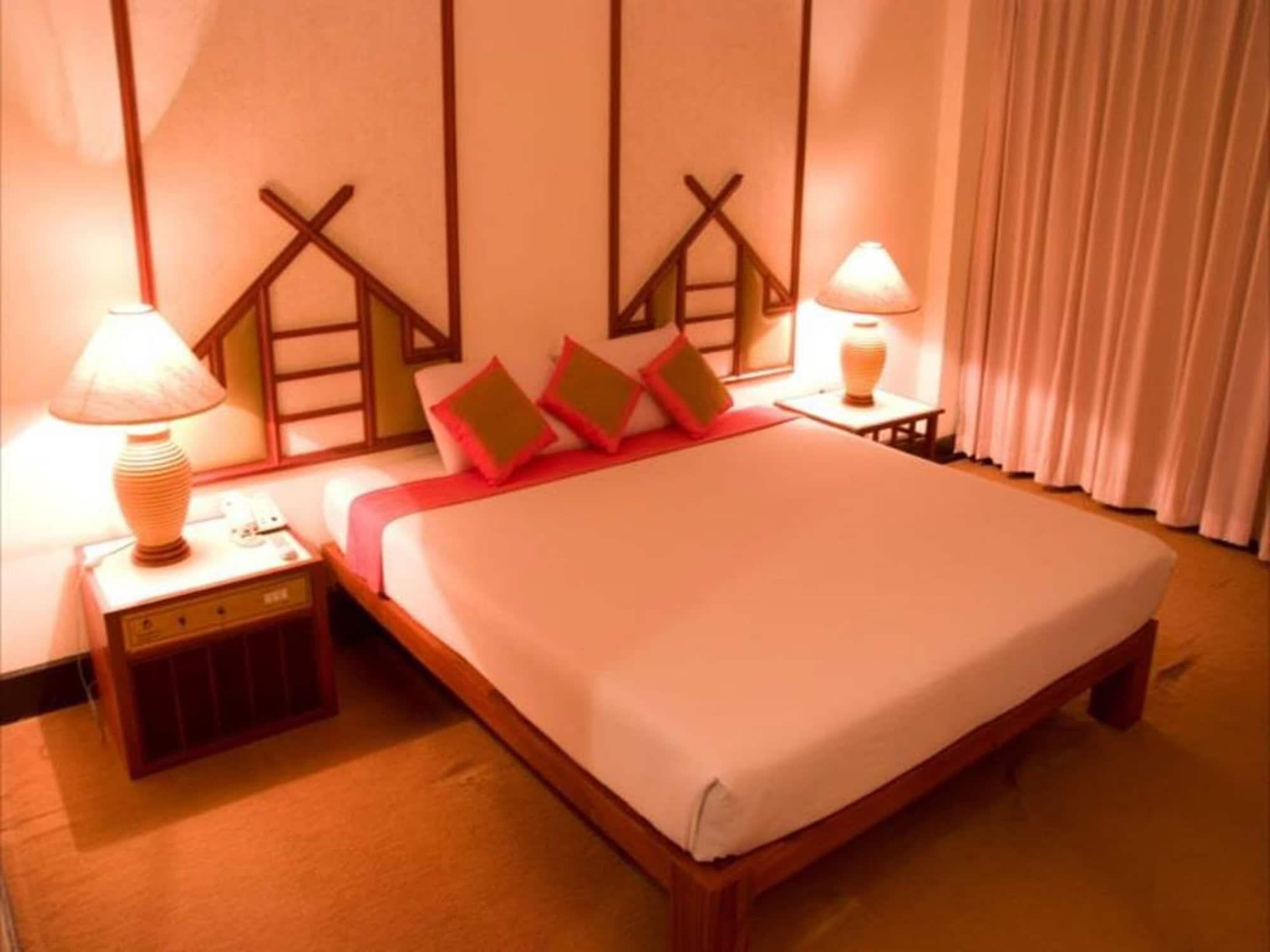 Seeharaj Hotel Uttaradit Exterior photo