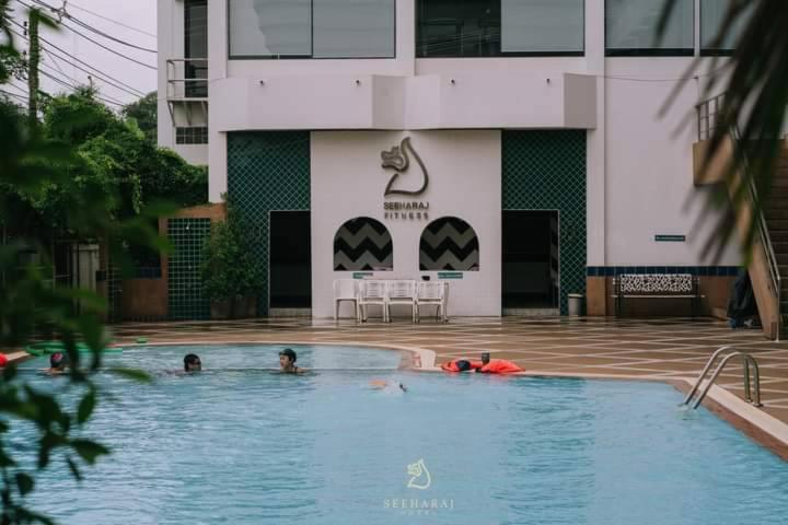 Seeharaj Hotel Uttaradit Exterior photo