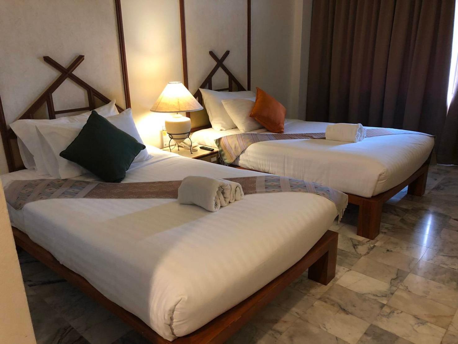 Seeharaj Hotel Uttaradit Exterior photo