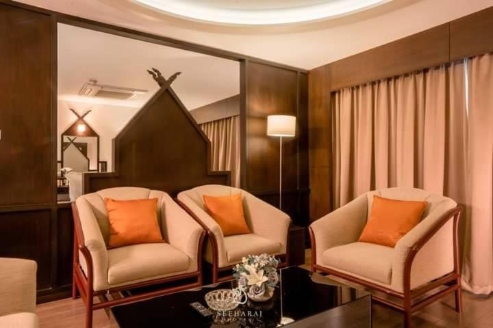 Seeharaj Hotel Uttaradit Exterior photo