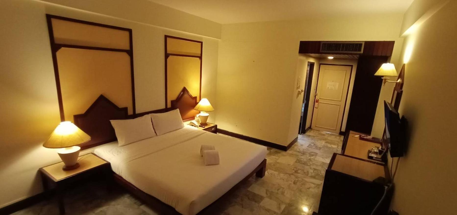 Seeharaj Hotel Uttaradit Exterior photo