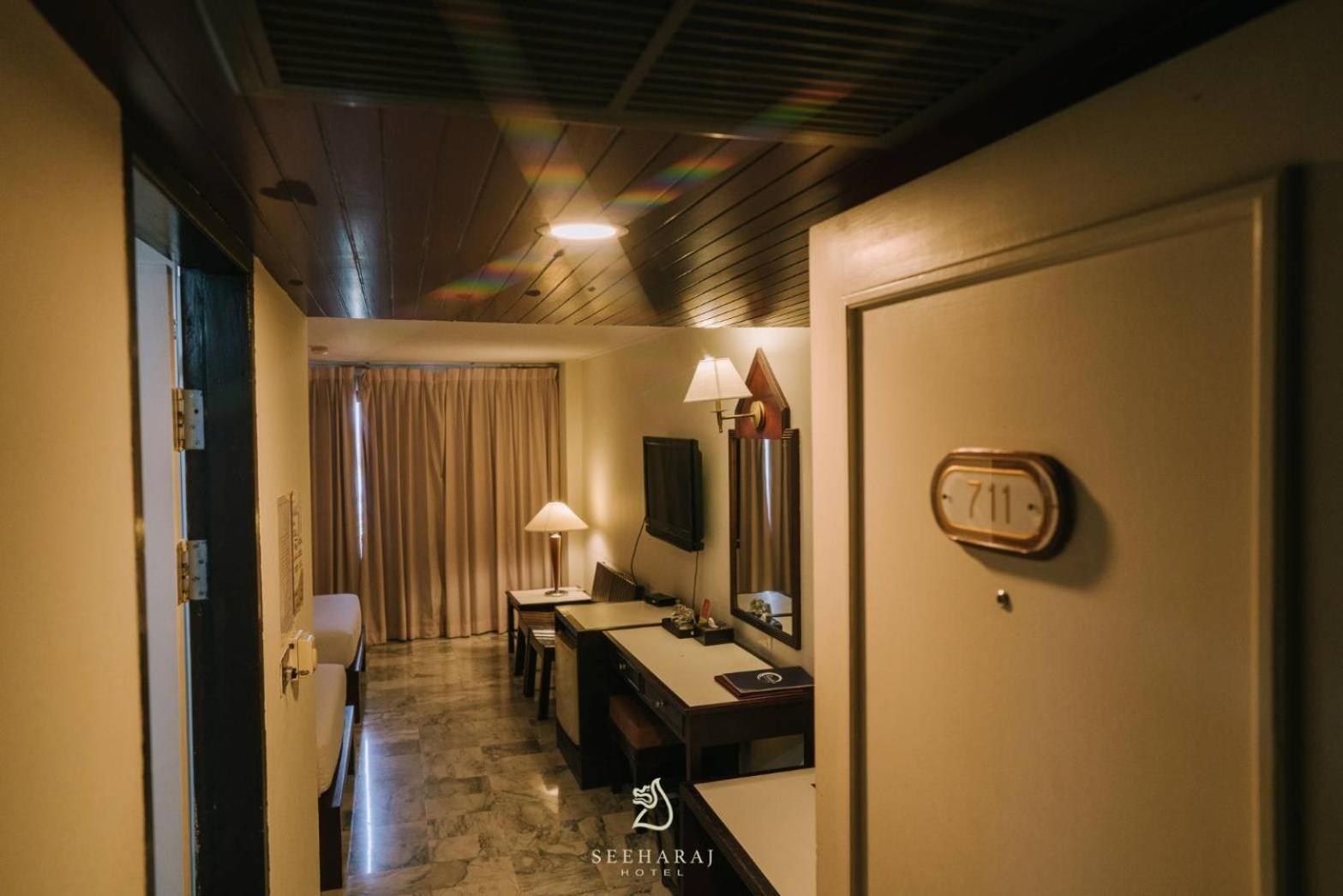 Seeharaj Hotel Uttaradit Exterior photo