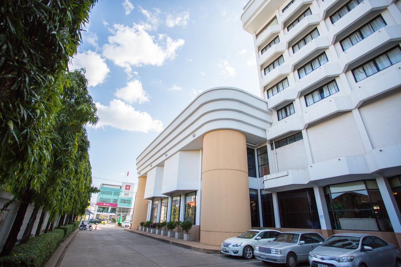 Seeharaj Hotel Uttaradit Exterior photo