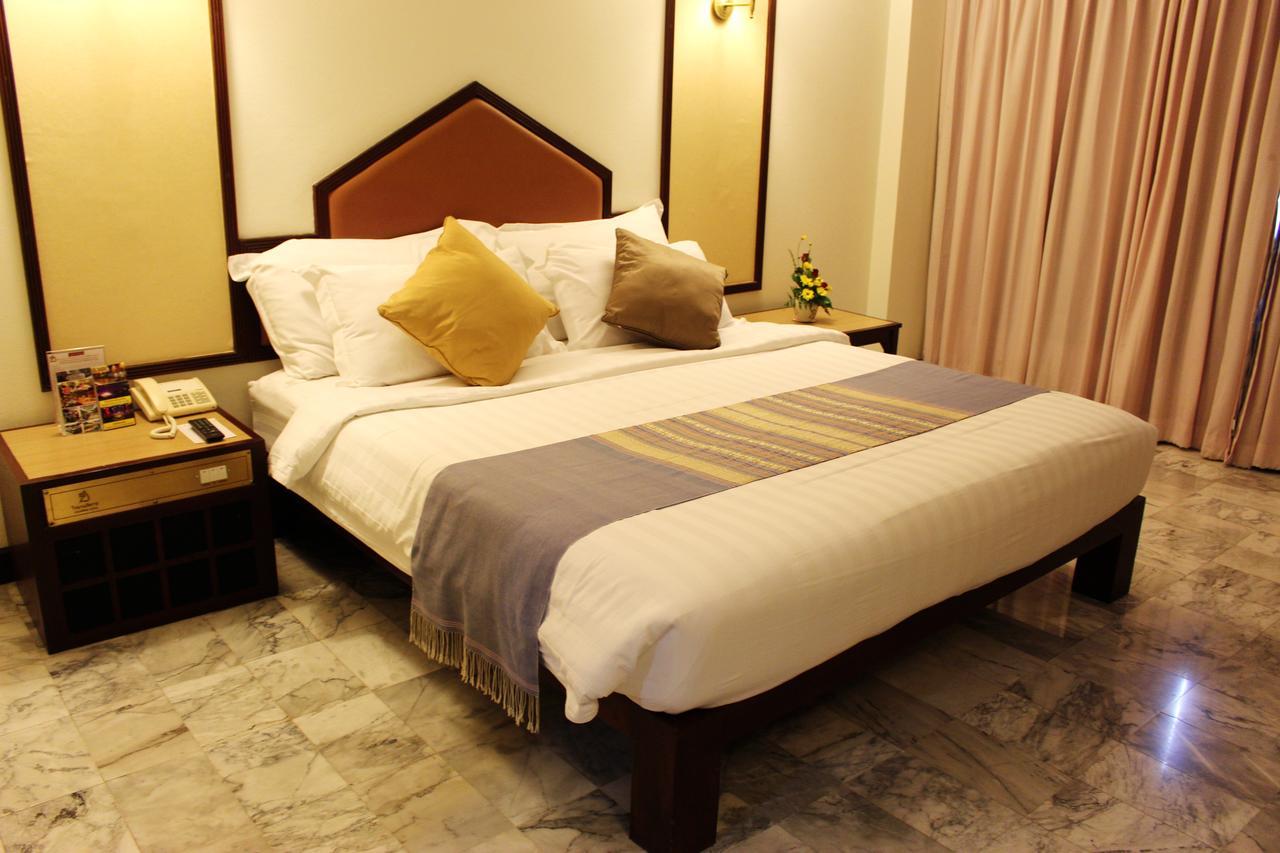 Seeharaj Hotel Uttaradit Exterior photo