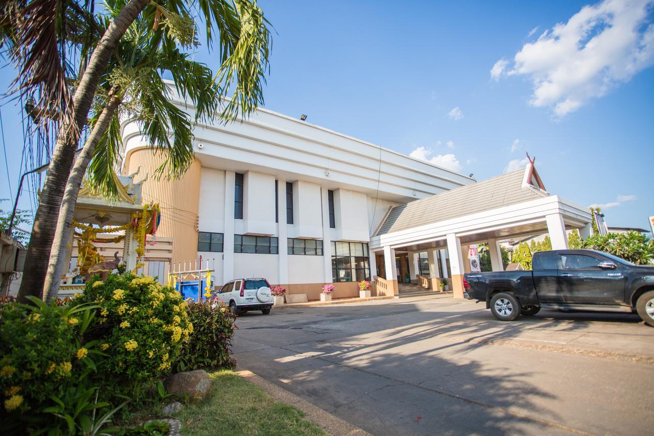 Seeharaj Hotel Uttaradit Exterior photo